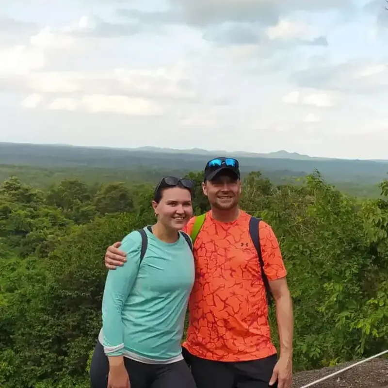 Pelanggan Betuah Rent Car di kawasan berbukit Belitung